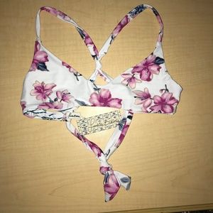 NWT Frankie's Bikinis Reversible Malibu Top Floral